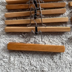 IKEAズボンハンガー11本+ニトリ1本の画像