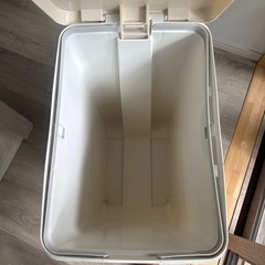 大きめペダル式ゴミ箱の画像