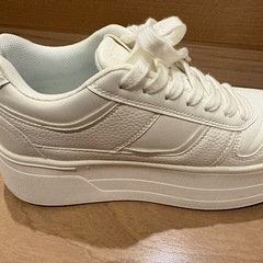 ZARA プラットフォームスニーカーの画像