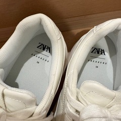 ZARA プラットフォームスニーカーの画像