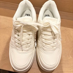 ZARA プラットフォームスニーカーの画像