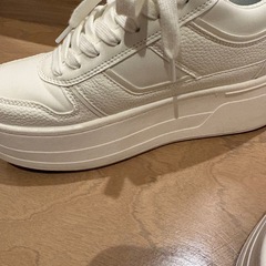 ZARA プラットフォームスニーカーの画像