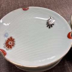赤黒の菊の模様のお皿10枚セットの画像