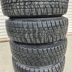 アクアに去年まで使っていたスタッドレスタイヤです。ホイールタイヤ4本セットナットは錆びていますが16本お付けします。の画像