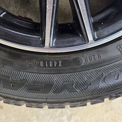 アクアに去年まで使っていたスタッドレスタイヤです。ホイールタイヤ4本セットナットは錆びていますが16本お付けします。の画像