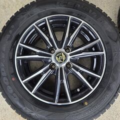 アクアに去年まで使っていたスタッドレスタイヤです。ホイールタイヤ4本セットナットは錆びていますが16本お付けします。の画像