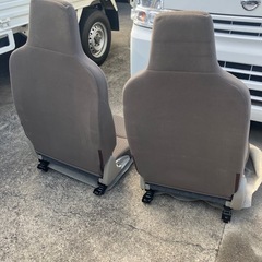 引き取り限定！17V フロントシート　 シートベルトバックル無し　左右セットの画像