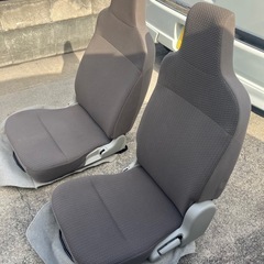 引き取り限定！17V フロントシート　 シートベルトバックル無し　左右セットの画像