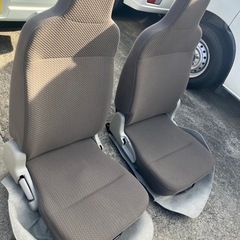 引き取り限定！17V フロントシート　 シートベルトバックル無し　左右セットの画像
