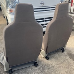 引き取り限定！17V フロントシート　 シートベルトバックル無し　左右セットの画像