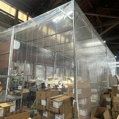 ビニテック製ビニールブース3*3*7m + シャープ製14畳用エアコン AC-40SFX2 AU-40SFXYの画像