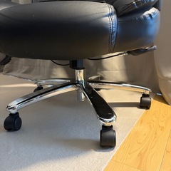 パソコンチェア 肘置きあり 元値￥43,800 ※16日まで掲載予定 の画像