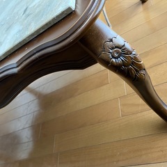 ヨーロピアン調のテーブル、座卓の画像