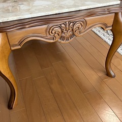 ヨーロピアン調のテーブル、座卓の画像