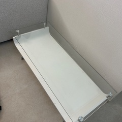 ガラスローテーブルの画像
