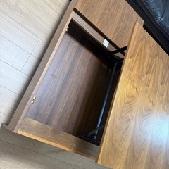 ニトリ昇降式テーブルの画像