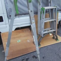🔴山口市、屋根・階段・凸凹地など用の脚立¥2万位⇒¥5500/台🔴置いたら自動的に位置が決まる❗👍の画像