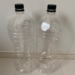【空のペットボトル】4リットル2本の画像