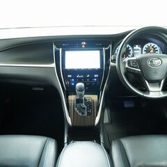 🎶自社ローン🎶大人気車種のハリアー入庫🤩内装も高級感あってカッコイイ👍の画像