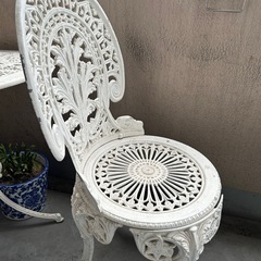 【無料】
ガーデンテーブルとチェア2脚の画像