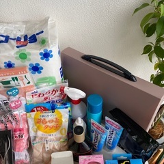 【まとめ】日用品まとめ売り トイレットペーパー ゴム手袋 水筒 歯磨き粉の画像