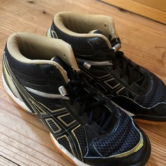 ASICS バレーシューズ ブラック/ゴールド　23.5の画像