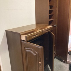 玄関収納棚の画像