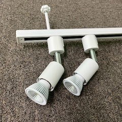 工事不要✨簡易取付ダクトレール（白）スポットライト4灯付き💡1〜2セットありの画像