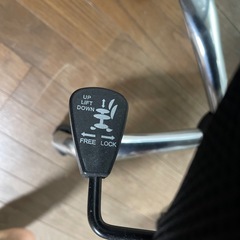 ブラック　昇降付きイス　の画像