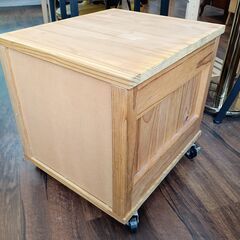 キャスター付き　サイドキャビネット　収納　扉　木製　シェルフ　サイドボード　ナチュラル　サイズ（約）幅36×奥42×高40　　■近隣配送無料 買取GO‼　栄和店の画像