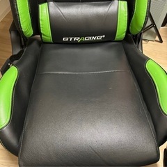 ゲーミングチェアデスクセットの画像