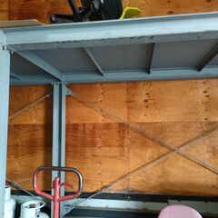 鉄製の棚（業務使用）急募の画像