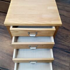 キャスター付き　サイドキャビネット　収納　引出し　木製　シェルフ　サイドボード　ナチュラル　サイズ（約）幅36×奥42×高40　　■近隣配送無料 買取GO‼　栄和店の画像