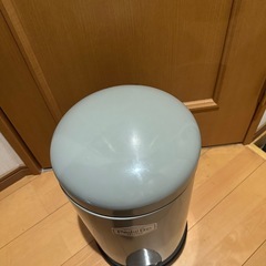 藤栄 ペダル式ゴミ箱 グレー 12L サイレントクローズペダルビン SB-003の画像