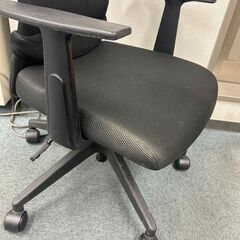 【オフィス移転につき多数出品】回転式オフィスチェア　メッシュ素材の画像