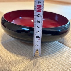 赤黒のお盆の画像