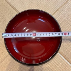 赤黒のお盆の画像