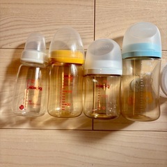 【11月23日まで】哺乳瓶４本・乳首(未使用品)2個・粉ミルクケースのセット ピジョン Pigeon 母乳実感 スリムタイプの画像