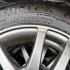 13インチスタッドレスホイル付きの画像