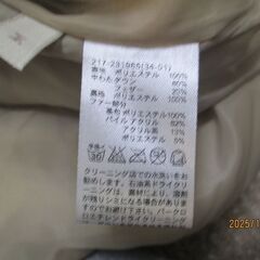 GUのフード付きベージュ系ダウンジャケット Mサイズの画像