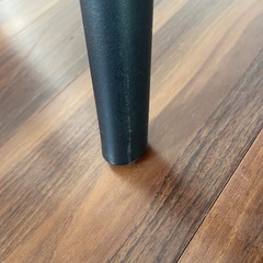 【11/17まで。値下げ交渉お気軽に】ブラック　ダイニングチェア（樹脂製・傷あり）の画像