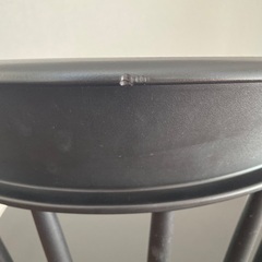 【11/17まで。値下げ交渉お気軽に】ブラック　ダイニングチェア（樹脂製・傷あり）の画像