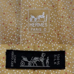 HERMES エルメス ネクタイ レギュラータイ イエロー黄色系 ベージュ ゴールドドット SILK　シルク　絹　100％ 長さ　約154センチ 大剣幅　約9センチ 箱メンズ（men’s）男性用、紳士 ユニセックス男女兼用の画像