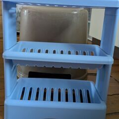 風呂用ラック　3段　中古　ライトブルー　無料の画像