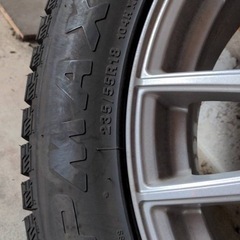 ワンシーズン使用のみ　半額以下スタッドレスタイヤ　ホイール付き４本　の画像