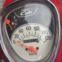 ホンダ スーパーカブ110cc    60周年アニバーサリー 　低走行距離　自賠令和10年3月まで　メット付きの画像