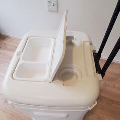 Igloo（イグルー）アイスキューブ 60QT マリン ウルトラ ローラークーラー（約56.8L）中古・良好品の画像