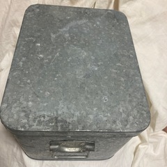 高18✖️横27✖︎縦20.5㎝　トタンボックスの画像