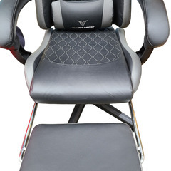 🌟お持ち帰りは記載価格より¥2000引き♬🌟　ゲーミングチェア　ブラック　フットレスト付き　キャスタ―　チェア　リサイクル　リサイクルケイラック　和光市　朝霞市　板橋区　練馬区　リサイクルショップ　GMW202の画像