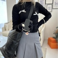 大きめバッグ　ブラック　シルバー　ipugo/イプゴ エナメル　ダウントートバッグ　ショルダーストラップもありますの画像